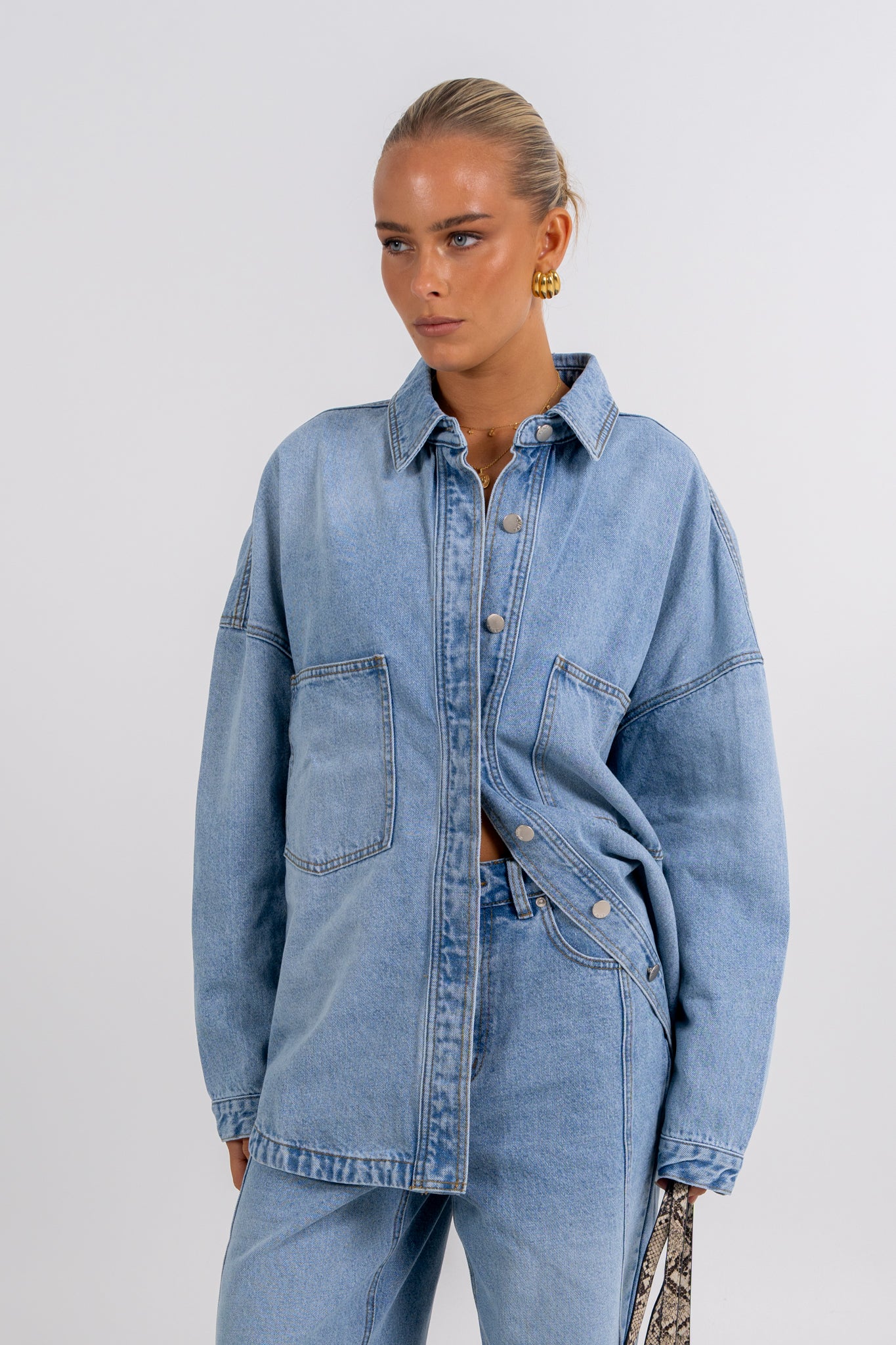 Ilou Denim Shirt Light Vintage - Image 19