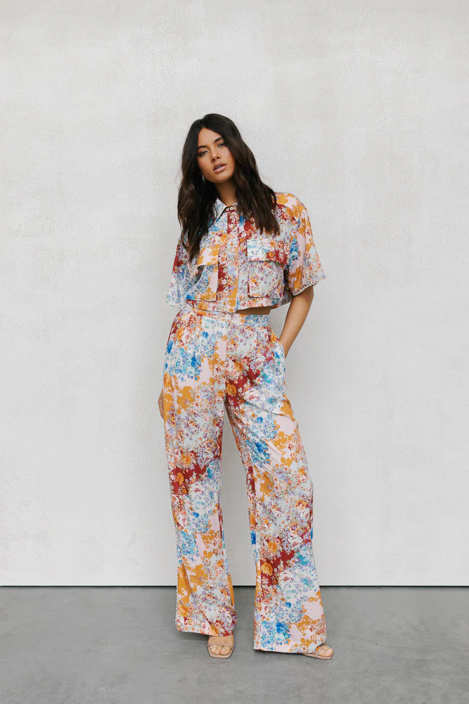 Esimio Cropped Shirt Bloom Floral Print - Image 11