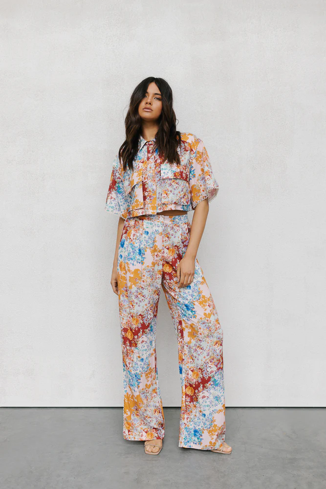 Esimio Cropped Shirt Bloom Floral Print - Image 22