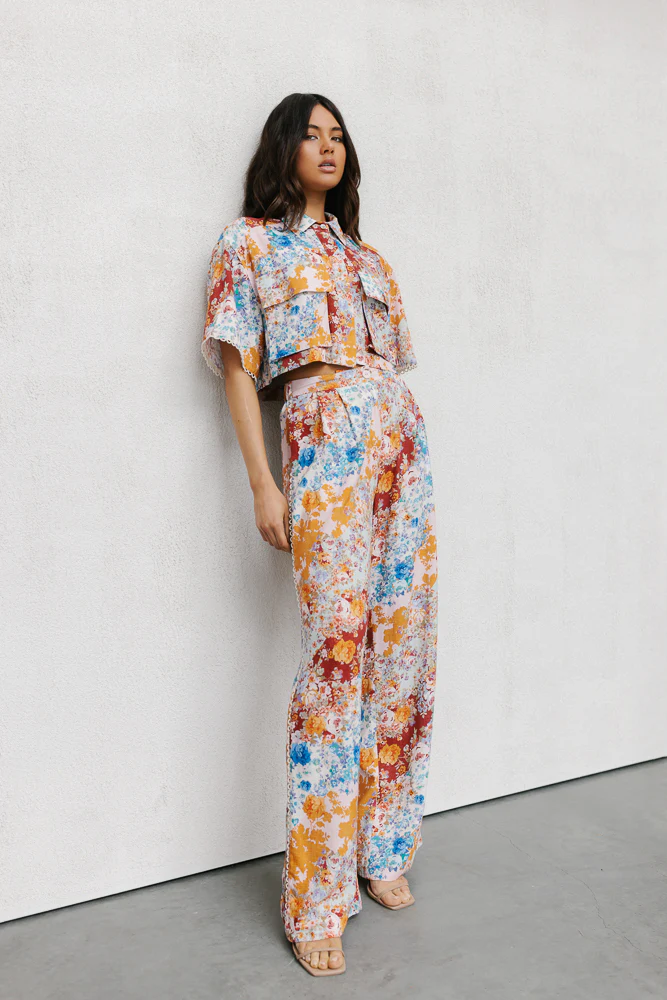 Esimio Cropped Shirt Bloom Floral Print - Image 23