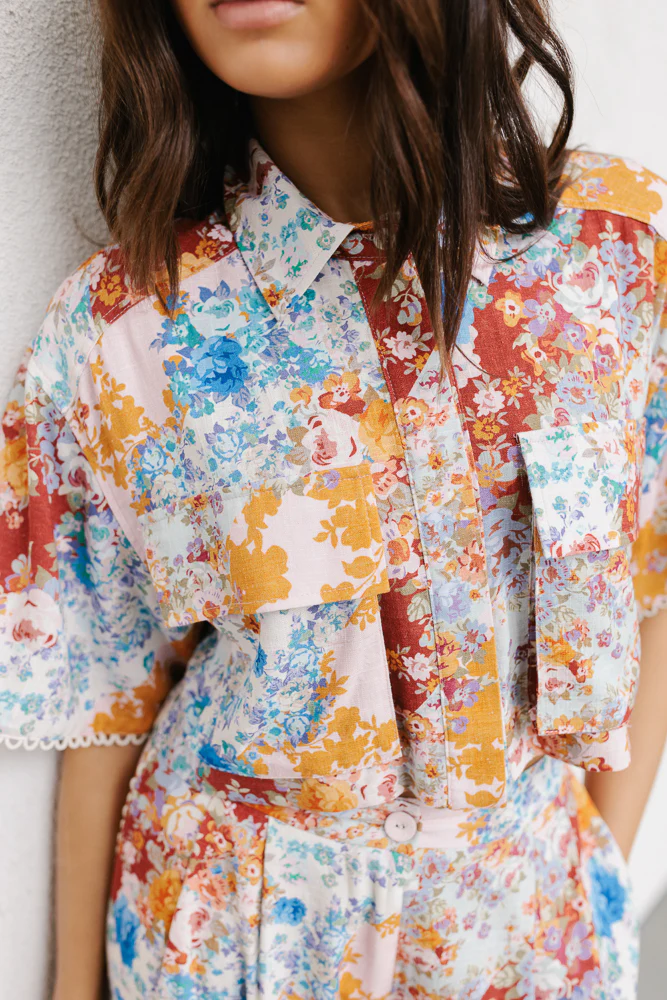 Esimio Cropped Shirt Bloom Floral Print - Image 24
