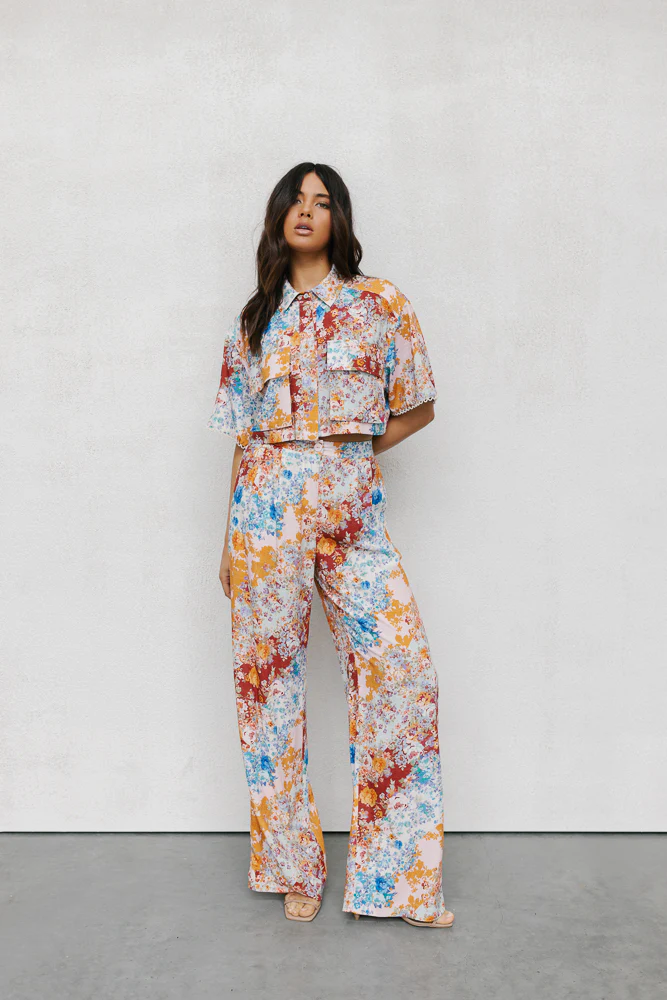 Esimio Cropped Shirt Bloom Floral Print - Image 26