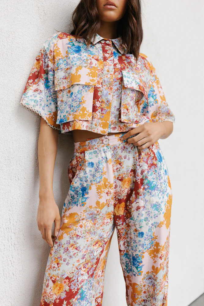 Esimio Cropped Shirt Bloom Floral Print - Image 29