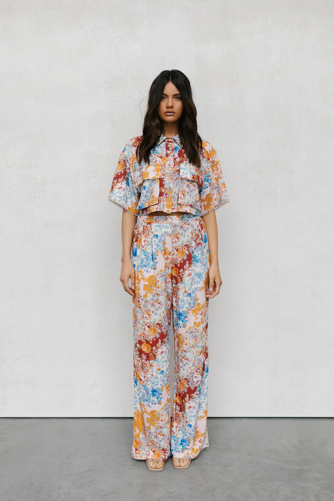 Esimio Cropped Shirt Bloom Floral Print - Image 32