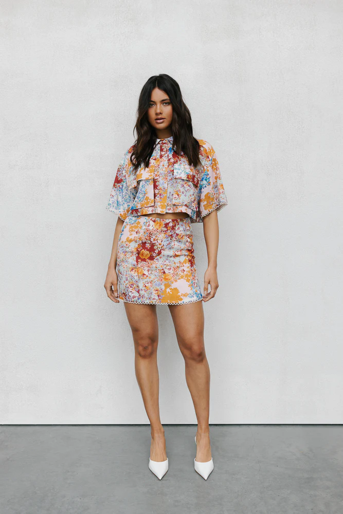 Esimio Cropped Shirt Bloom Floral Print - Image 5