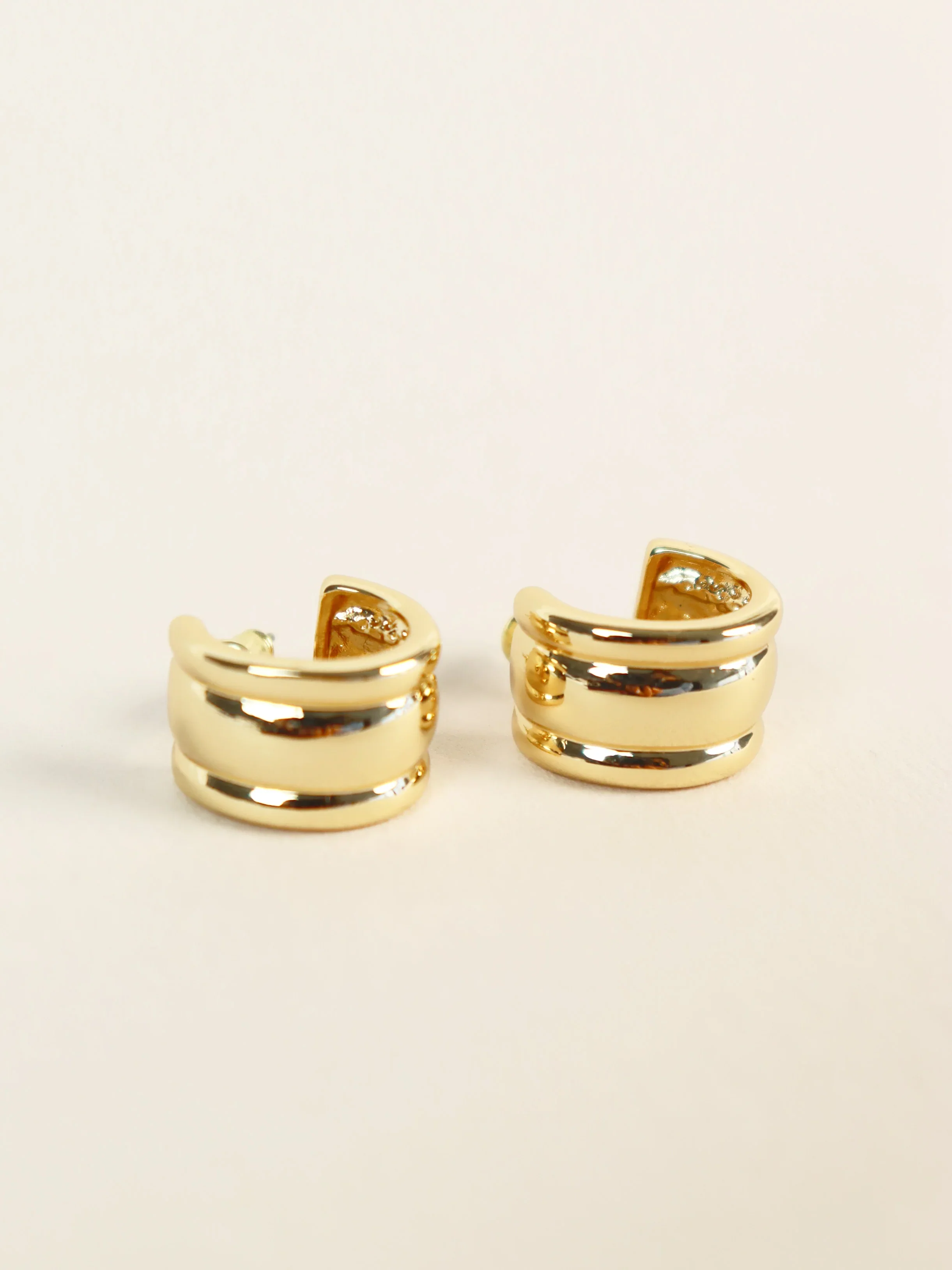Kaia Hoop Earrings Gold - Image 2