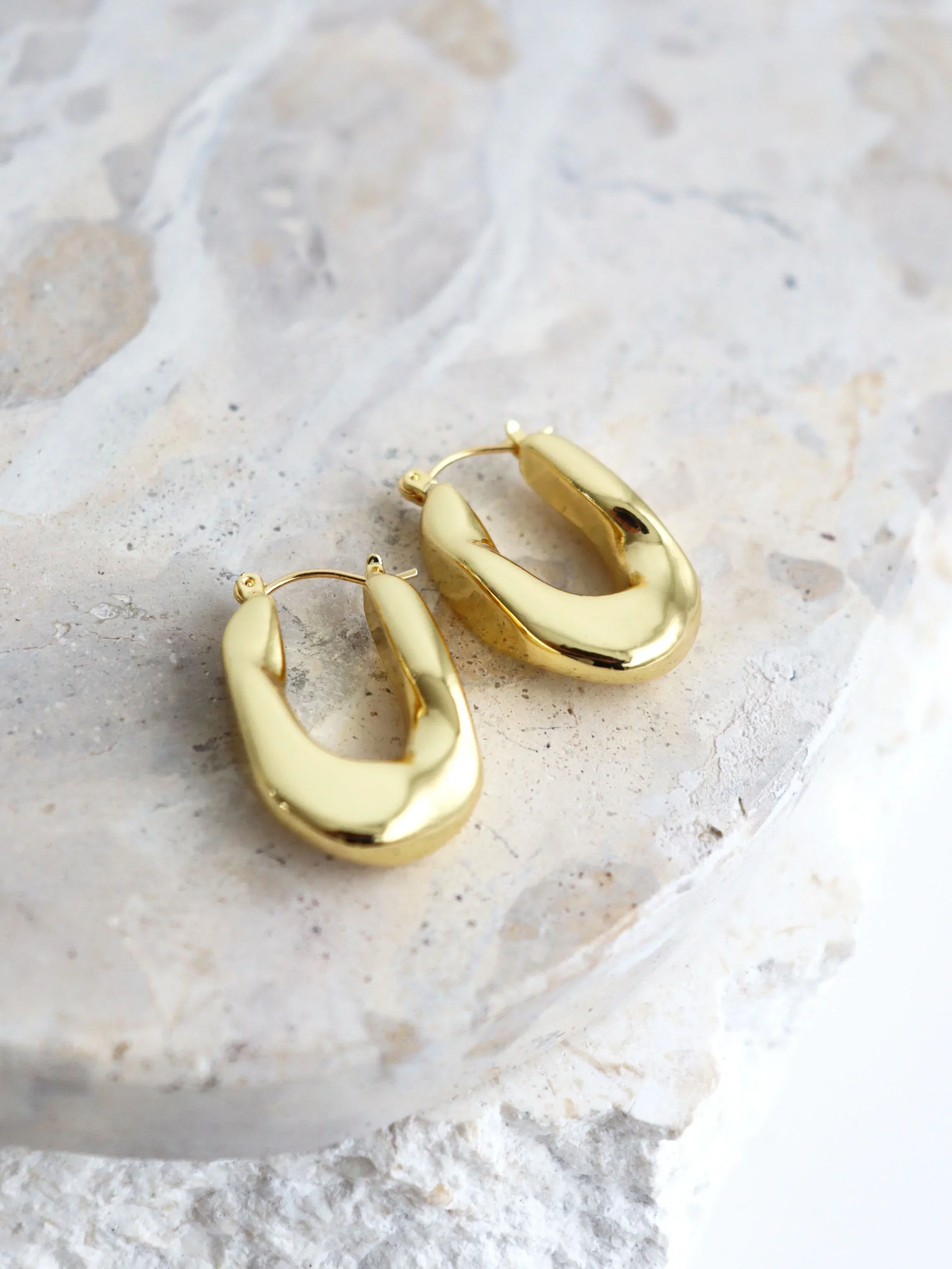 Lea Wavy Earrings Gold