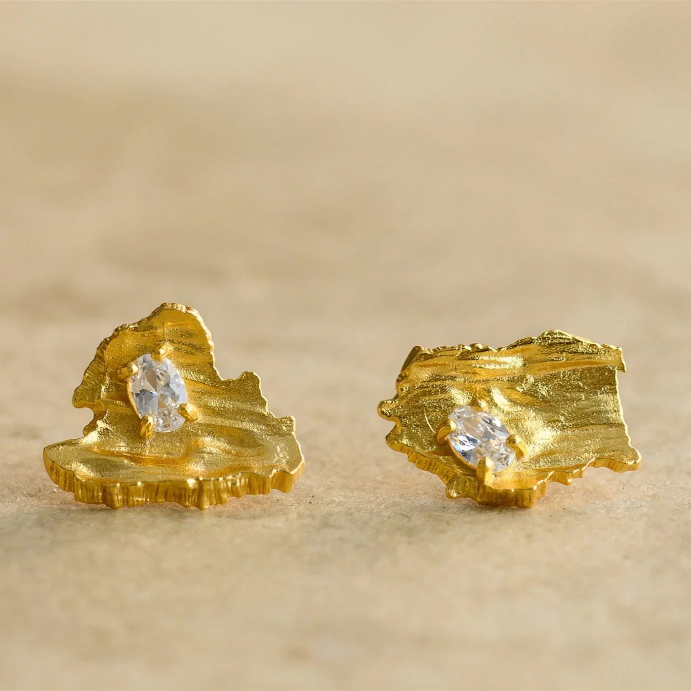 Nora Earrings Gold - Image 3